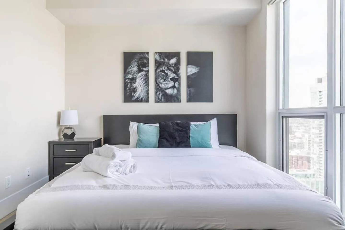 Luxurious Condo 1Br-King Bed With Panoramic Views Toronto