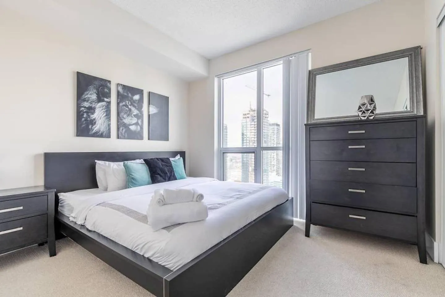 Luxurious Condo 1Br-King Bed With Panoramic Views Toronto
